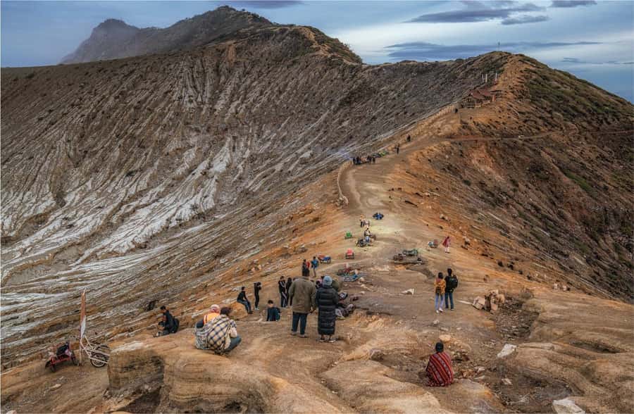 From Bali: Ijen Volcano Sunrise Hike with Transfer & All Fee - The return walk and long trip back to Bali