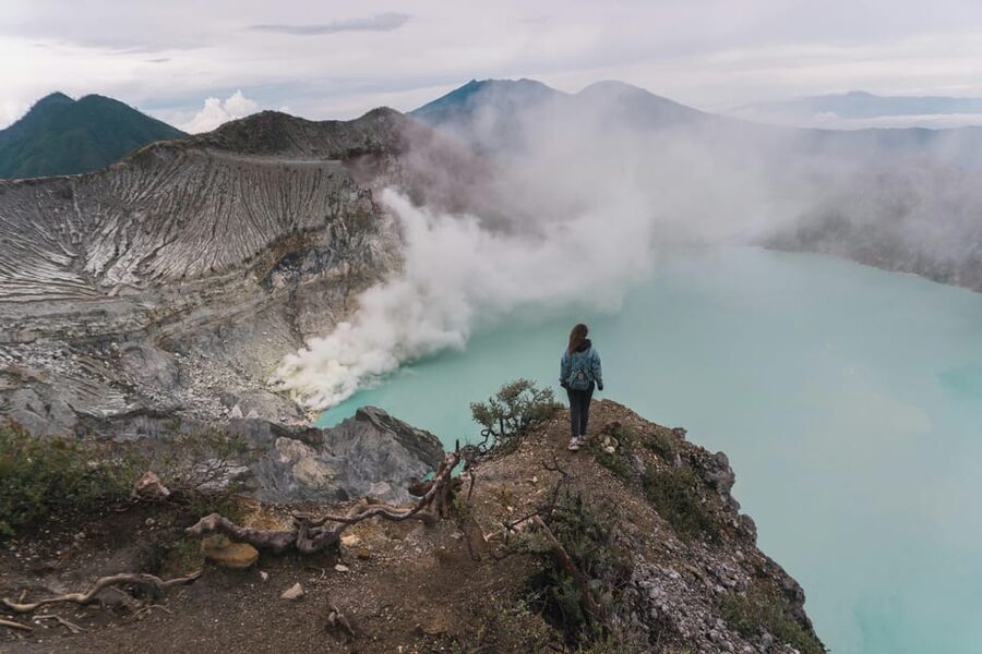 From Bali : Mount Ijen Blue-fire Volcano Tour - The 700-Meter Descent to the Blue Flame