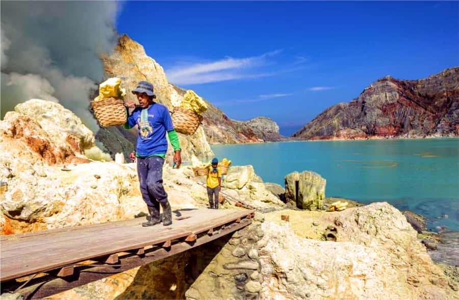 From Bali or Banyuwangi: Ijen Crater Sunrise Hike - The 1.5 to 2-hour climb in darkness