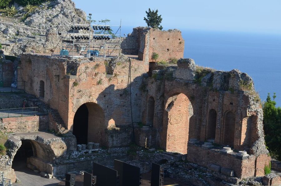 From Catania: Guided Tour of Mount Etna and Taormina - The van and the long day