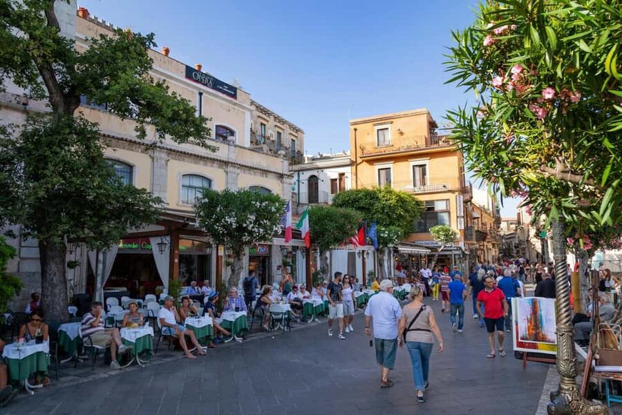 From Cefalù: Full-day tour to Mount Etna & Taormina - Taormina in a quick 90-minute visit