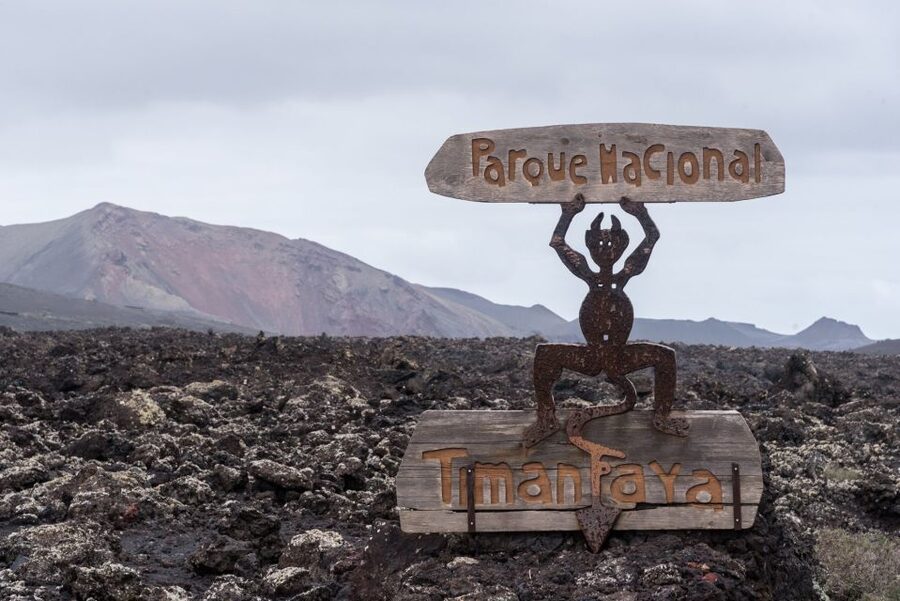 From Fuerteventura: Lanzarote Volcano and Wine Region Tour - From Fuerteventura to Lanzarote by ferry