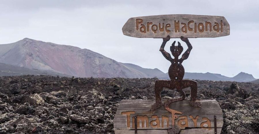 From Fuerteventura: Lanzarote Volcano and Wine Region Tour - La Geria and Lanzarote’s black-ash vineyards