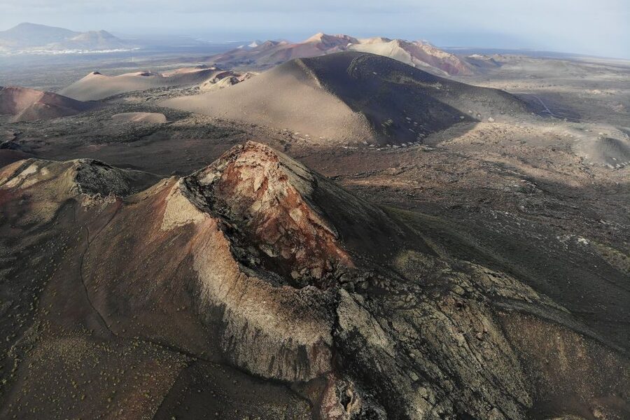 From Fuerteventura: Lanzarote Volcano and Wine Region Tour - Timing, comfort, and the large-group reality