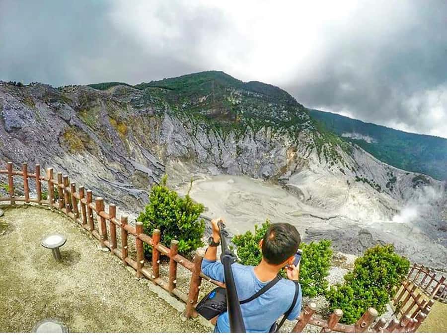 From Jakarta : Volcano, Tea & Rice Fields, Hot Spring - The early pickup and long road to Bandung