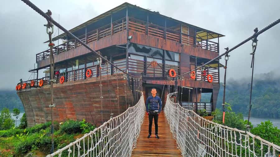 From Jakarta : White Crater , Pinisi Lake , Tea Plantation - Key points at a glance
