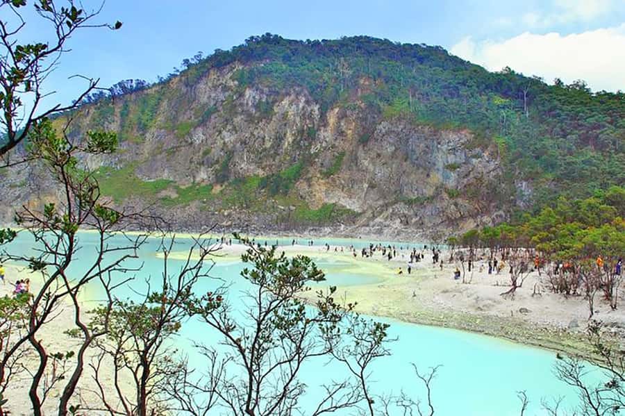From Jakarta : White Crater , Pinisi Lake , Tea Plantation - Glamping Lakeside Rancabali and lunch on the Pinisi boat