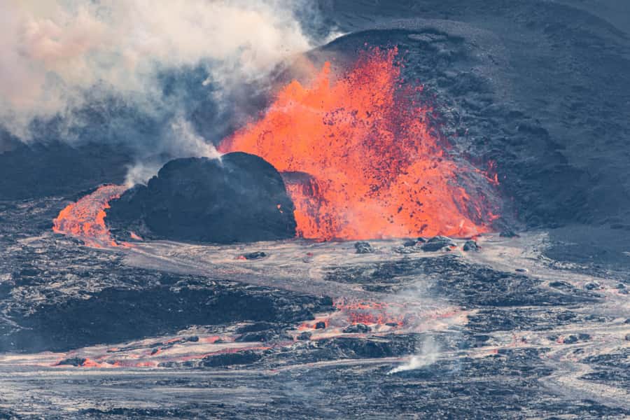 From Kailua-Kona: All-Inclusive Volcanoes National Park Tour - Picnic lunch and an optional Volcano Village meal