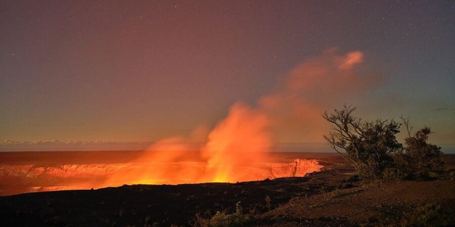 From Kona: Volcano & Waterfall Tour, Small Group - Three hours around Kilauea and Mauna Loa
