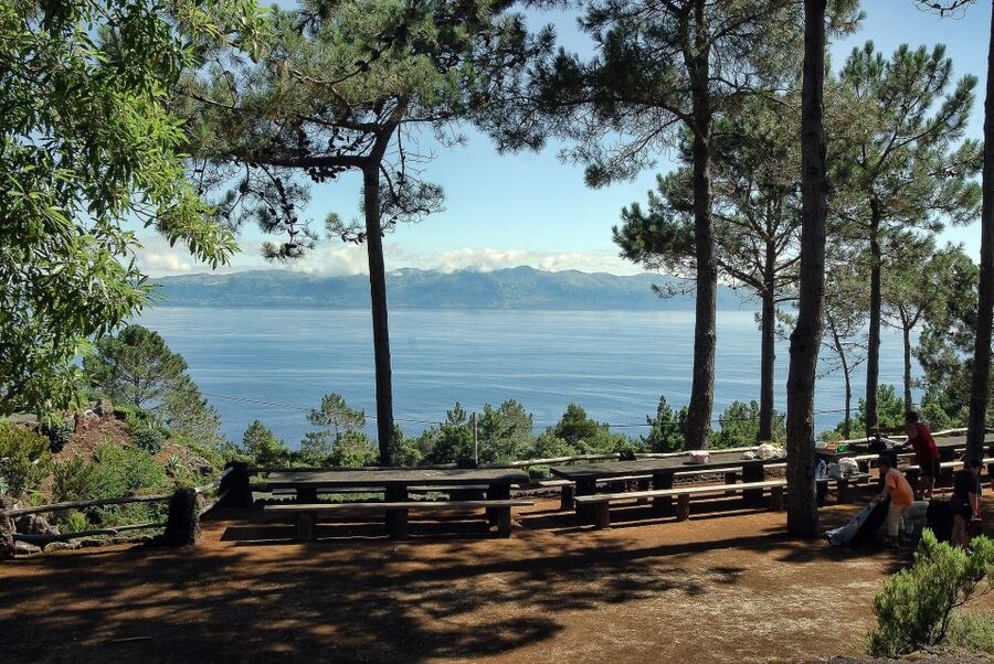 From Madalena: Pico Volcanoes and Lakes Guided Day Tour - Key points to know before booking