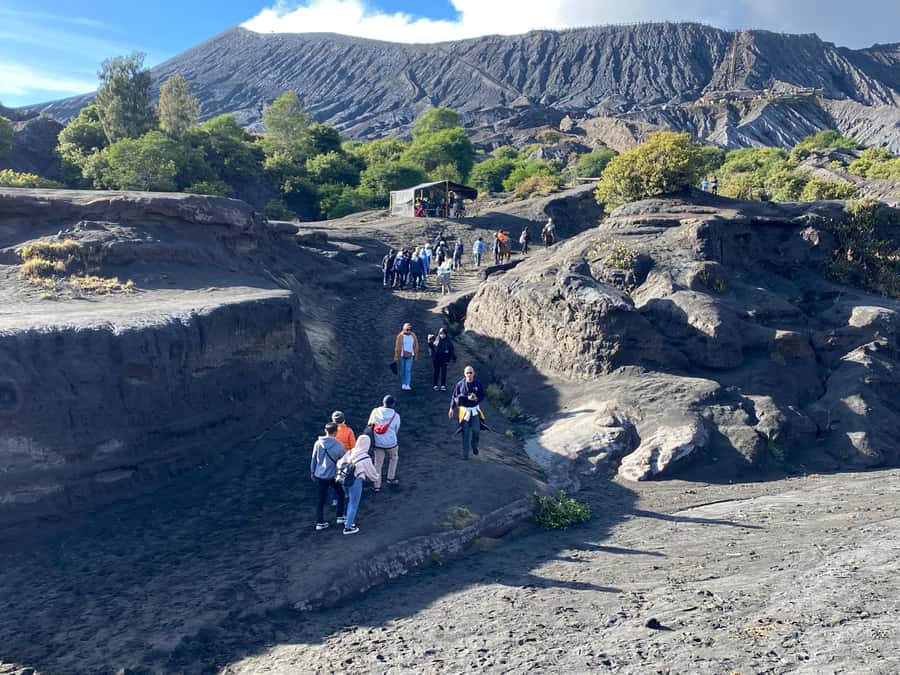 From Malang/Surabaya: Mount Bromo and Ijen Crater 2-Day Tour - Blue flames and Ijen’s turquoise crater lake