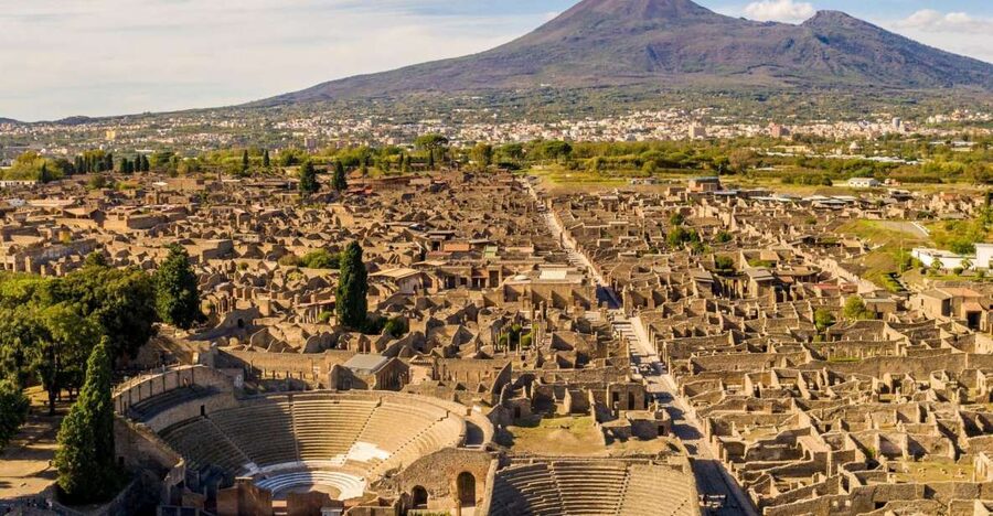 From Naples: Guided Pompei & Mount Vesuvius with Pizza Lunch - Pizza lunch between the two major sights