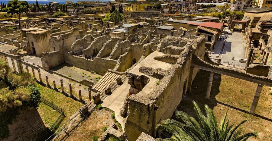 From Naples: Herculaneum, Vesuvius, and Pompeii Trip - Two focused hours in Pompeii