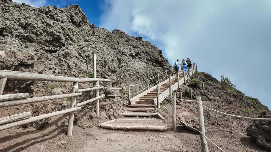 From Naples or Pompeii: Vesuvius Transfer and Entry Ticket - Should you book the Vesuvius transfer?