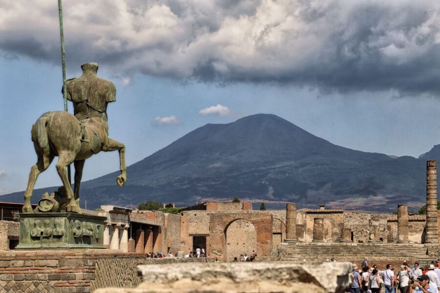From Naples: Pompeii and Vesuvius Full-Day Tour with Lunch - Pompeii: two hours among Roman streets
