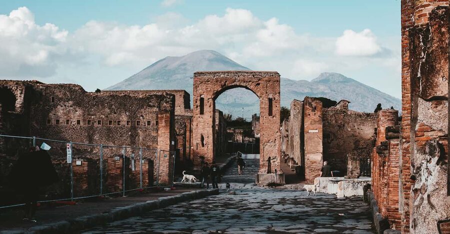 From Naples: Pompeii and Vesuvius Tour with Ticket Options - What the transport adds to the day