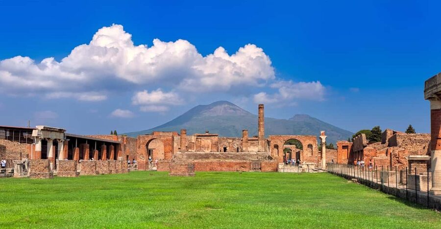 From Naples: Pompeii, Herculaneum and Vesuvius Tour - What the bus service adds, and where it can frustrate