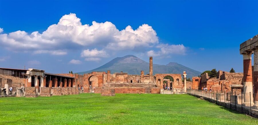From Naples: Pompeii, Herculaneum, & Vesuvius Full-Day Tour - Herculaneum, the smaller site with sharper detail