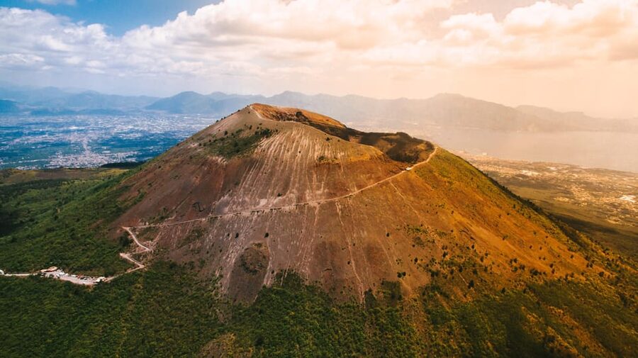 From Pompeii: Mont Vesuvius excursion - The 25-minute walk to the crater