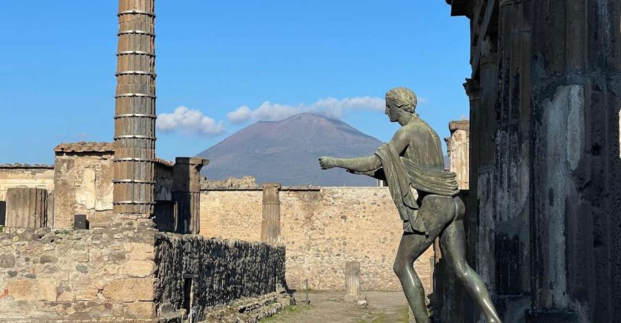 From Positano: Pompeii & Vesuvius tour small group - Pompeii begins with the life beneath the disaster