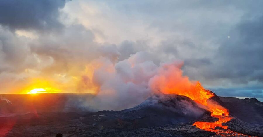 From Reykjavík: Fagradalsfjall Volcano Hike with Geologist - Hiking Toward the Crater Viewpoint