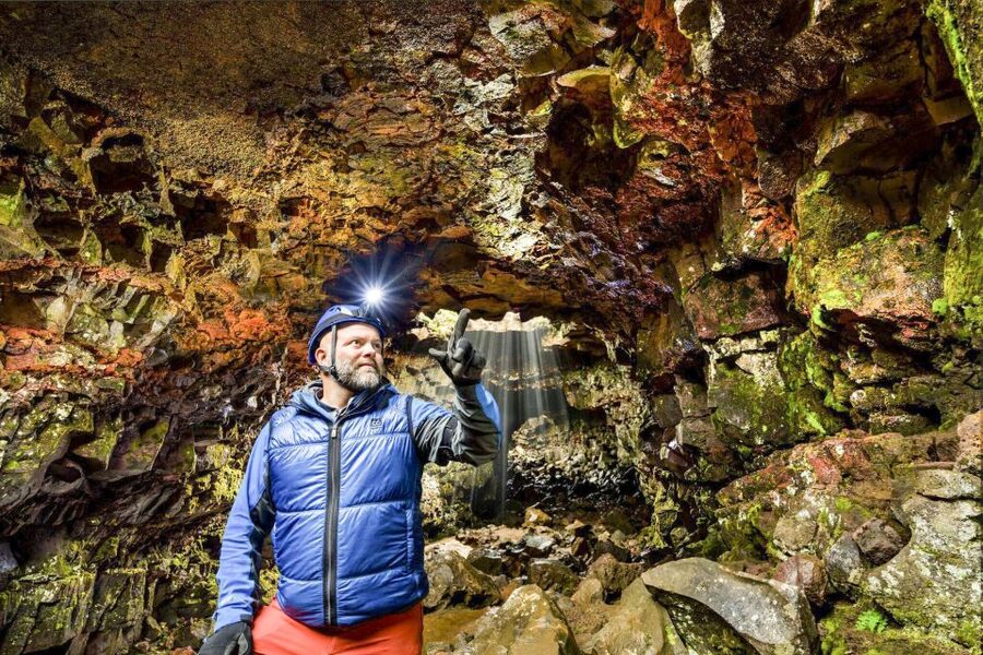 From Reykjavik: Raufarhólshellir Lava Tunnel by Bus - Experiencing total darkness underground