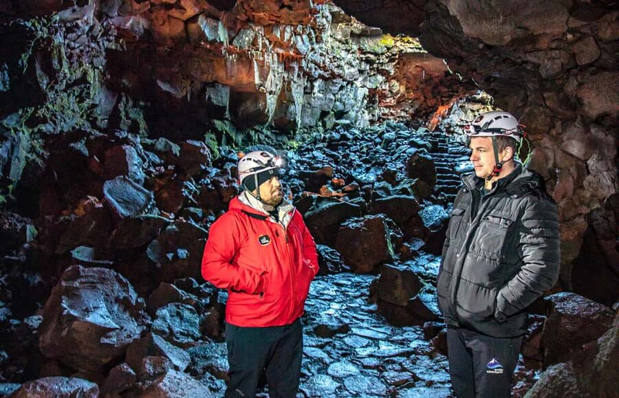 From Reykjavik: Raufarhólshellir Lava Tunnel Tour - The lights-out moment