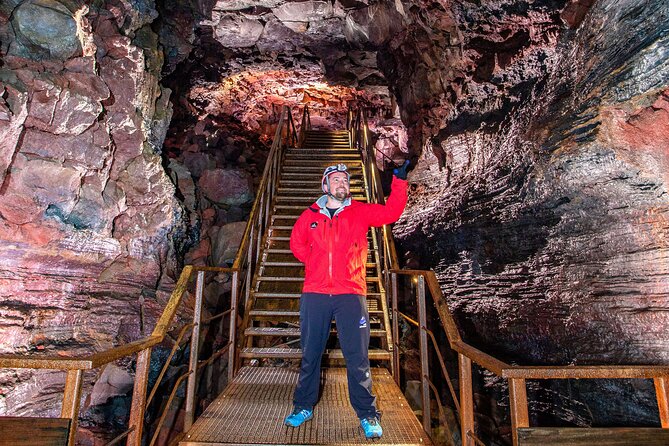 From Reykjavík: The Lava Tunnel tour with Round-trip Transfer - The most memorable moment: total darkness