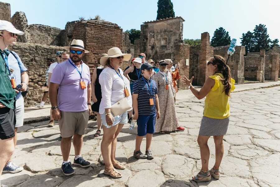 From Rome: Pompeii Day Trip with Optional Vesuvius and Lunch - Lunch with views across the Bay of Naples