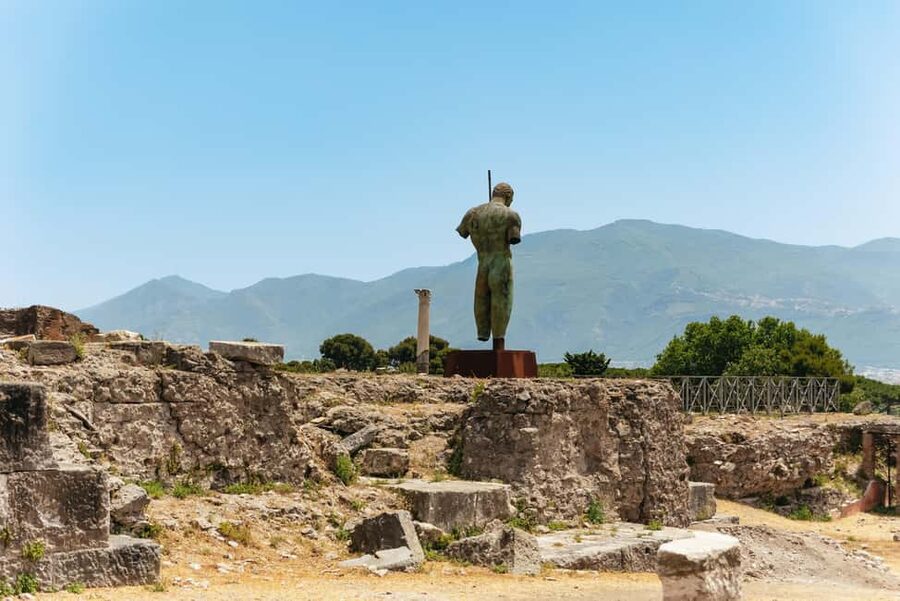 From Rome: Pompeii Day Trip with Optional Vesuvius and Lunch - The Rome meeting point and the long ride south