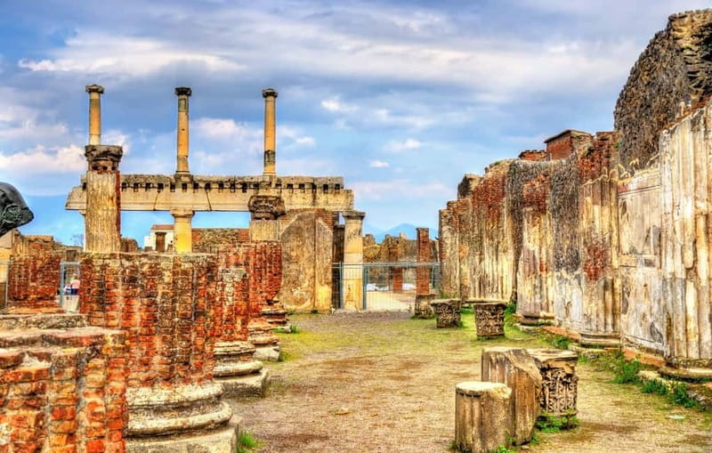 From Rome: Pompeii Guided Tour with Lunch - Walking through Pompeii’s main sights