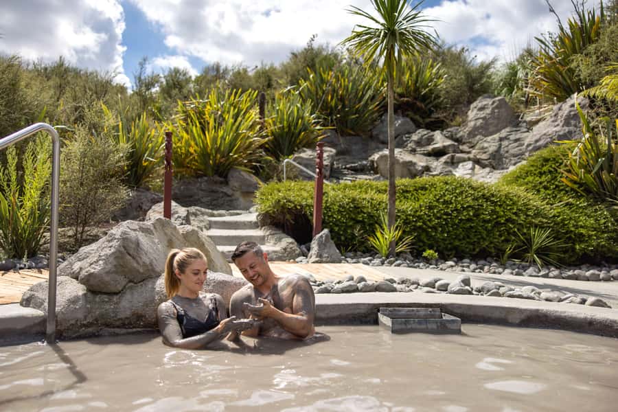 From Rotorua: HELL's GATE Geothermal MUD BATH Half Day Tour - A 45-minute walk through active geothermal ground