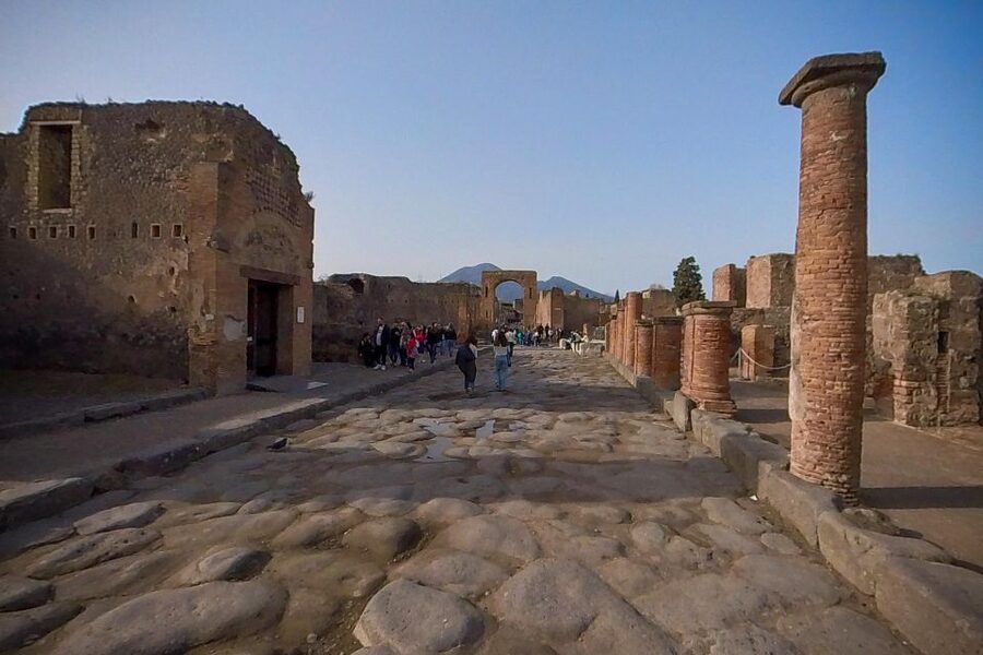 From Sorrento: Pompeii and Vesuvius Guided Tour with Lunch - The road up Mount Vesuvius