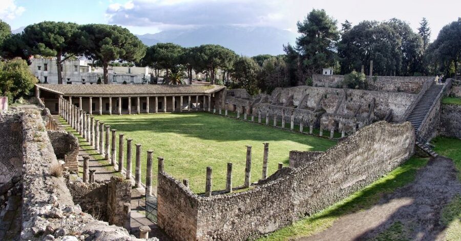 From Sorrento: Pompeii & Mt. Vesuvius Tour with Lunch & Wine - Pompeii before the crowds and heat