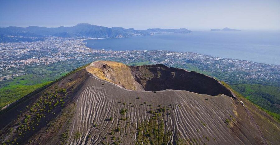 From Sorrento: Semiprivate Vesuvius Tour - The 40-minute train to Pompeii