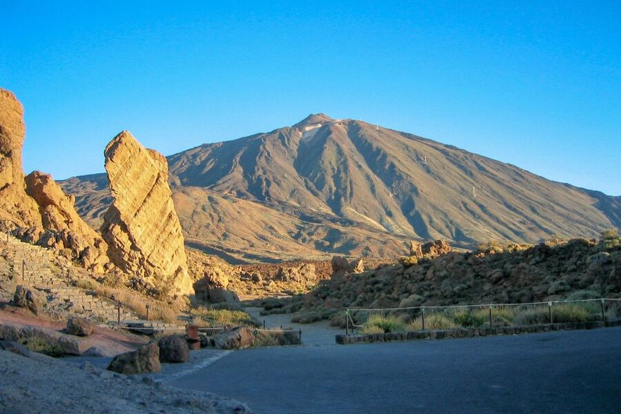 From South Tenerife: Mount Teide Hiking Day Trip & Cable Car - The return cable car and Roques de García stop