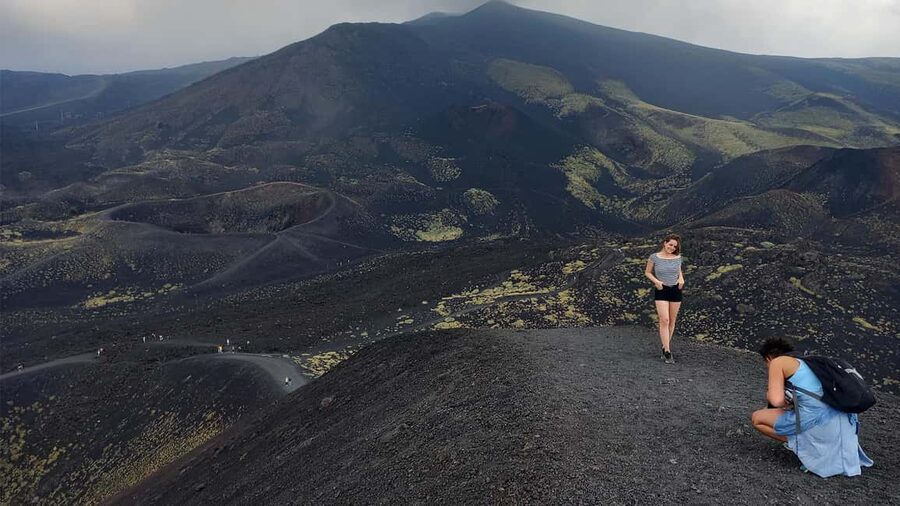From Syracuse: Mount Etna Guided Morning Hike & Food Tasting - What the guides add to the experience