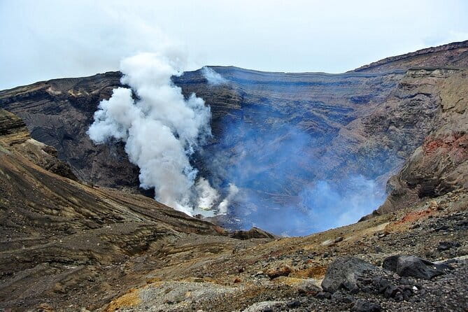 Fukuoka: Mount Aso Volcano, Kumamoto Castle, Grasslands Day Tour - Kumamoto Castle: 110 minutes with a clear purpose