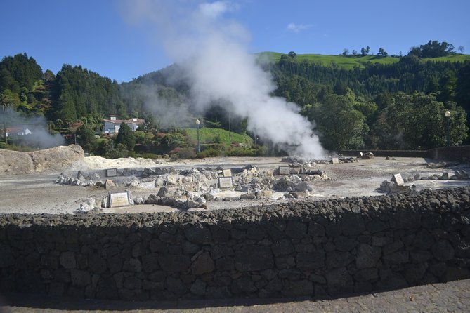 Full Day Furnas, Volcano stew and hot springs - Furnas village, fumaroles, and an Azorean liqueur tasting