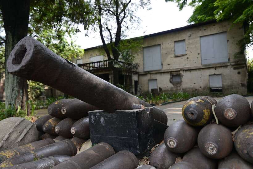 Full-Day Manila City, Tagaytay Taal Volcano and Lake Tour - Walking through Intramuros
