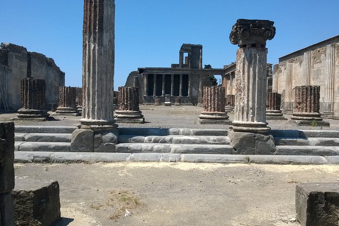 Full-Day Tour to Pompeii and Vesuvius with lunch from Naples - Lunch between the ancient city and the volcano