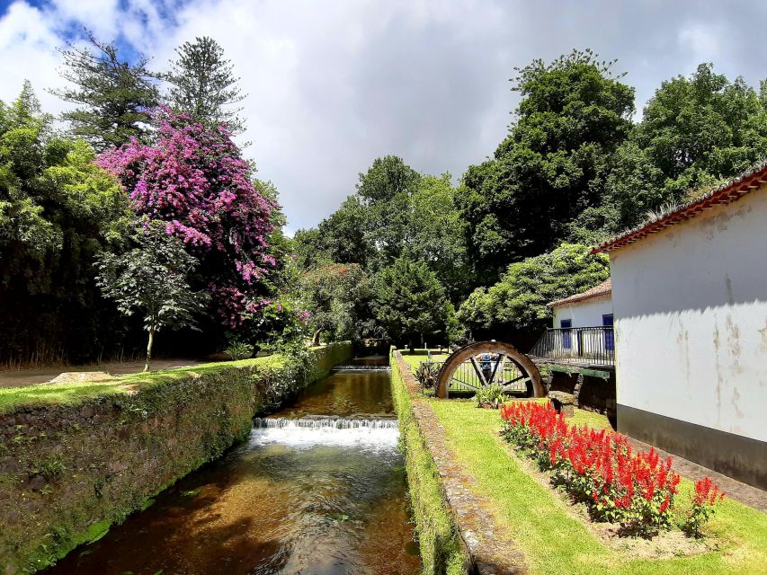 Furnas: Hot Springs, Crater Lake & Geothermal Wonders - Caldeiras Vulcânicas and the outdoor kitchen of Furnas