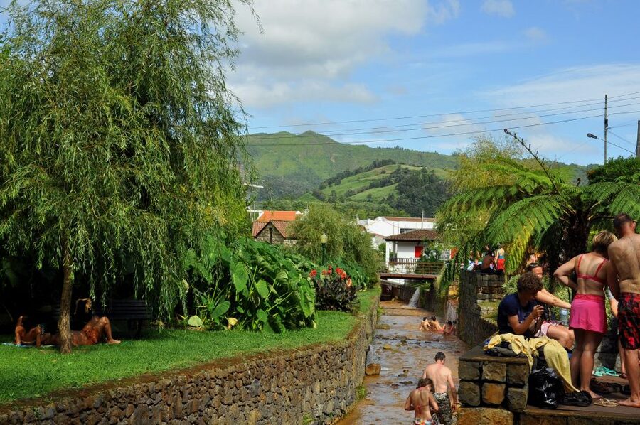 Furnas: Tea Plantations, Lake and Volcano Guided Tour - Pico do Ferro Lookout: Furnas from above