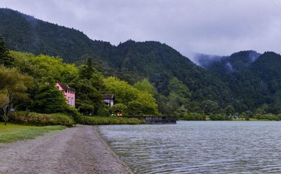 Furnas: Tea Plantations, Lake and Volcano Guided Tour - Furnas Lake: the calm center of the valley
