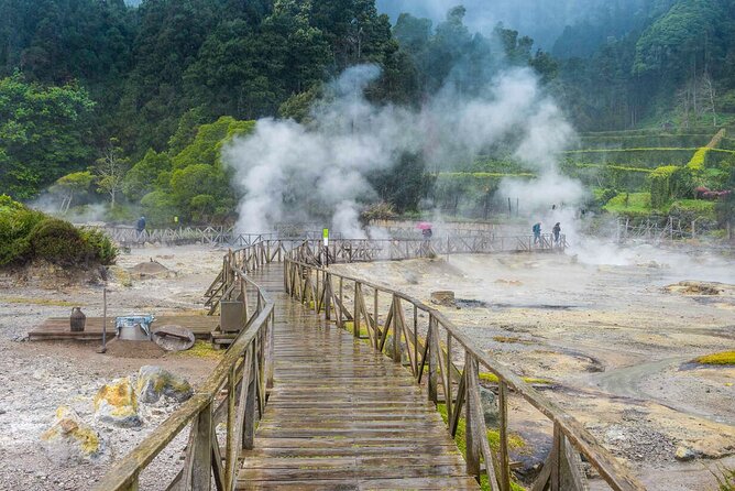 Furnas Volcano & Tea Plantation With Traditional Lunch, East Tour - Watching the earth cook lunch at Lagoa das Furnas