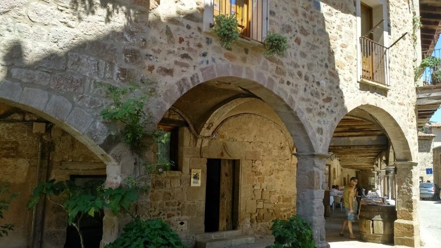 Girona: Volcano Area, Besalú, and Banyoles Lake Tour - Key points at a glance