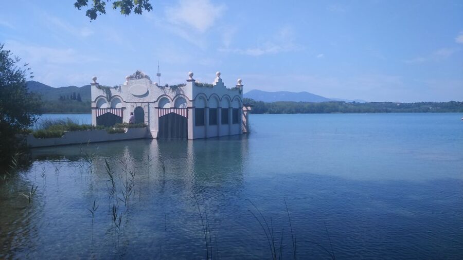Girona: Volcano Area, Besalú, and Banyoles Lake Tour - Hiking into La Garrotxa’s volcanic zone