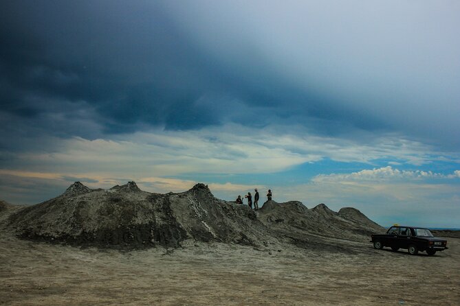 Gobustan and Mud volcanoes PRIVATE TOUR - How private transport changes the value