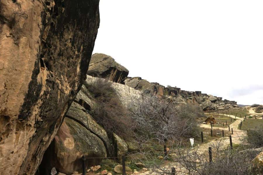 Gobustan, Mud Volcanoes, Fire Temple and Fire Mountain Tour - Yanardag: finish beside a wall of fire