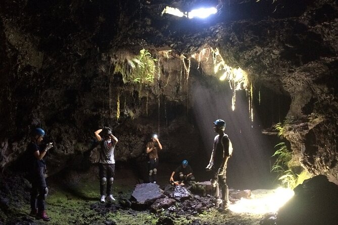 Guided tour of the 2004 lava tunnels - Getting ready with the right equipment